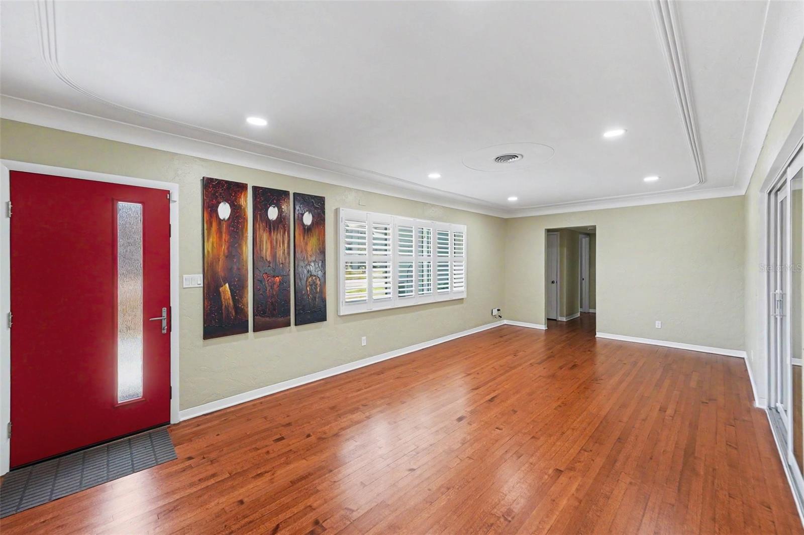 WEST SHADOW LAWN - Residential