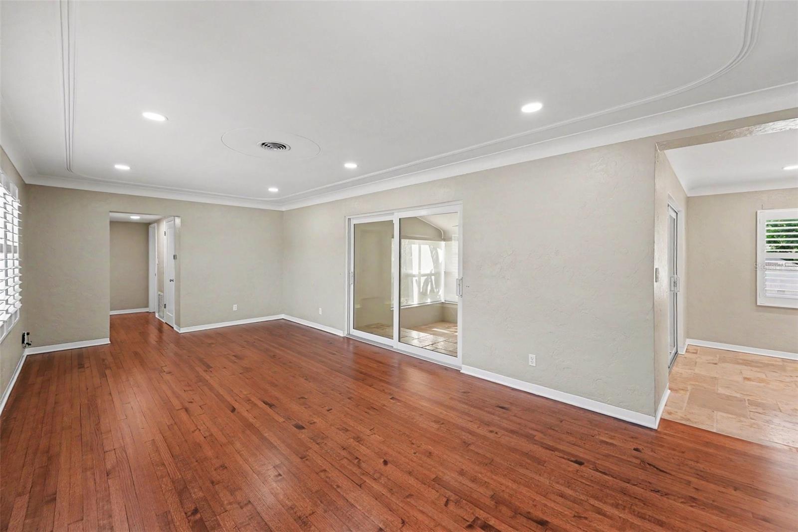 WEST SHADOW LAWN - Residential
