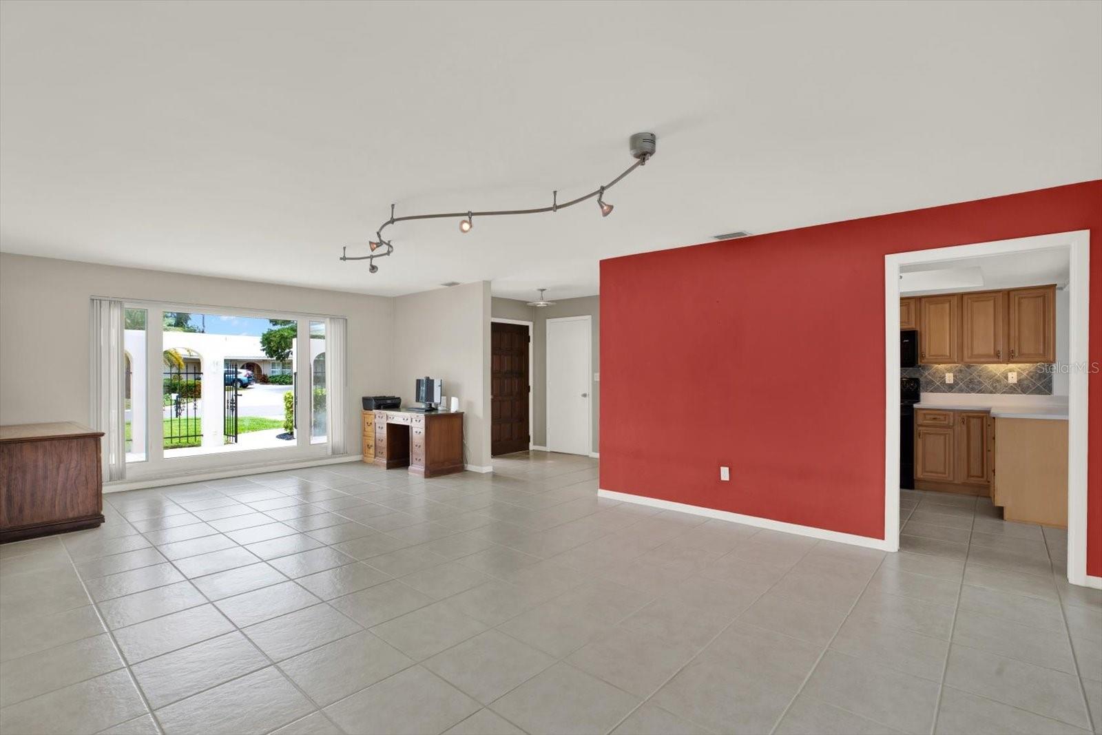IMPERIAL POINT - Residential
