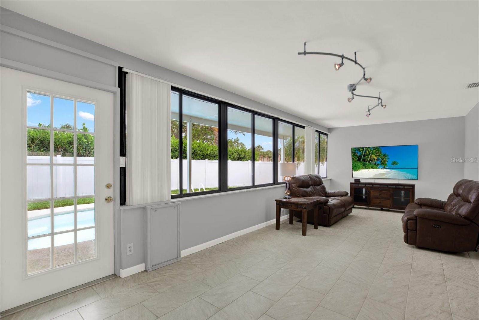IMPERIAL POINT - Residential