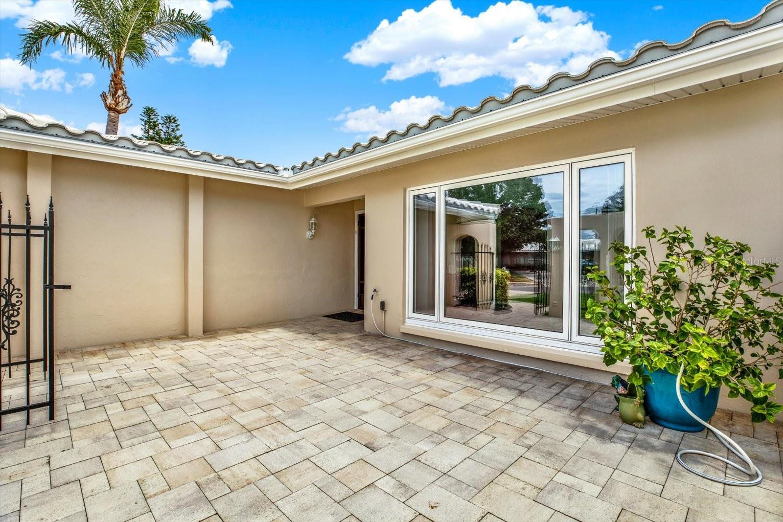 IMPERIAL POINT - Residential