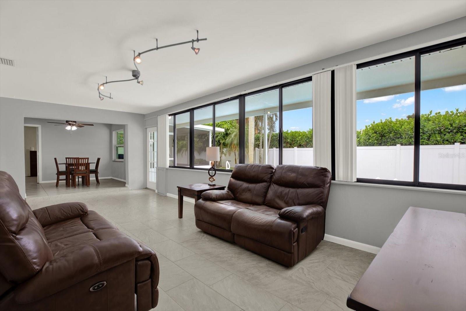 IMPERIAL POINT - Residential
