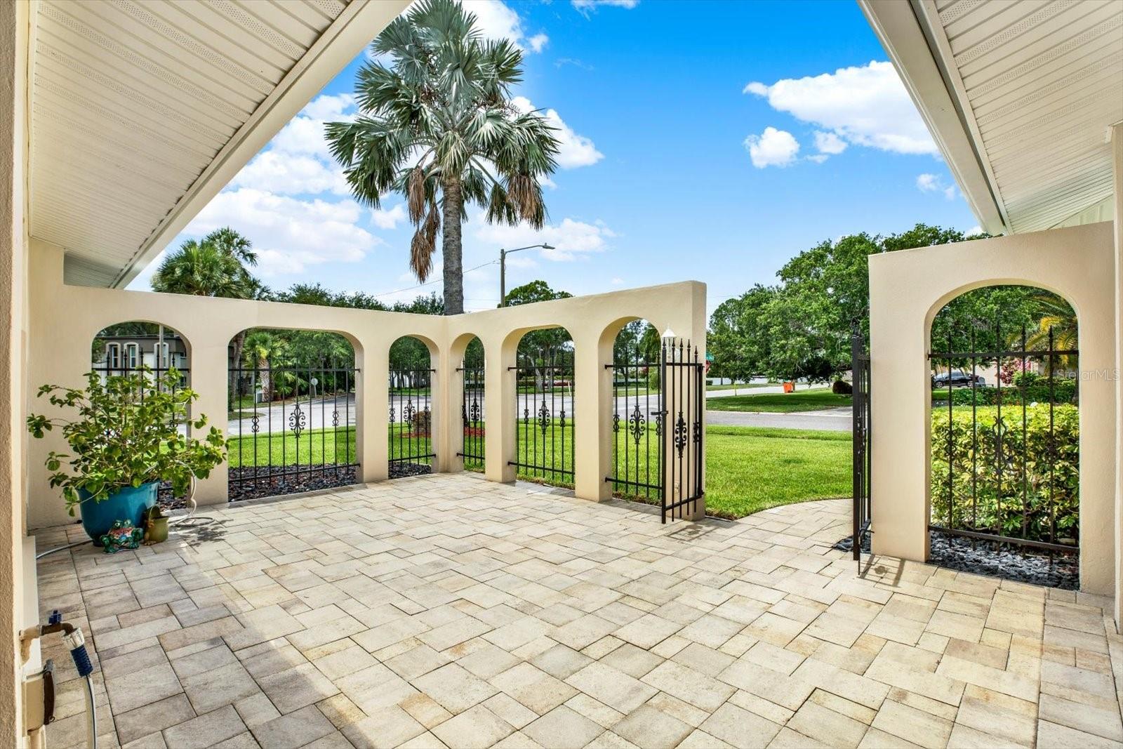 IMPERIAL POINT - Residential