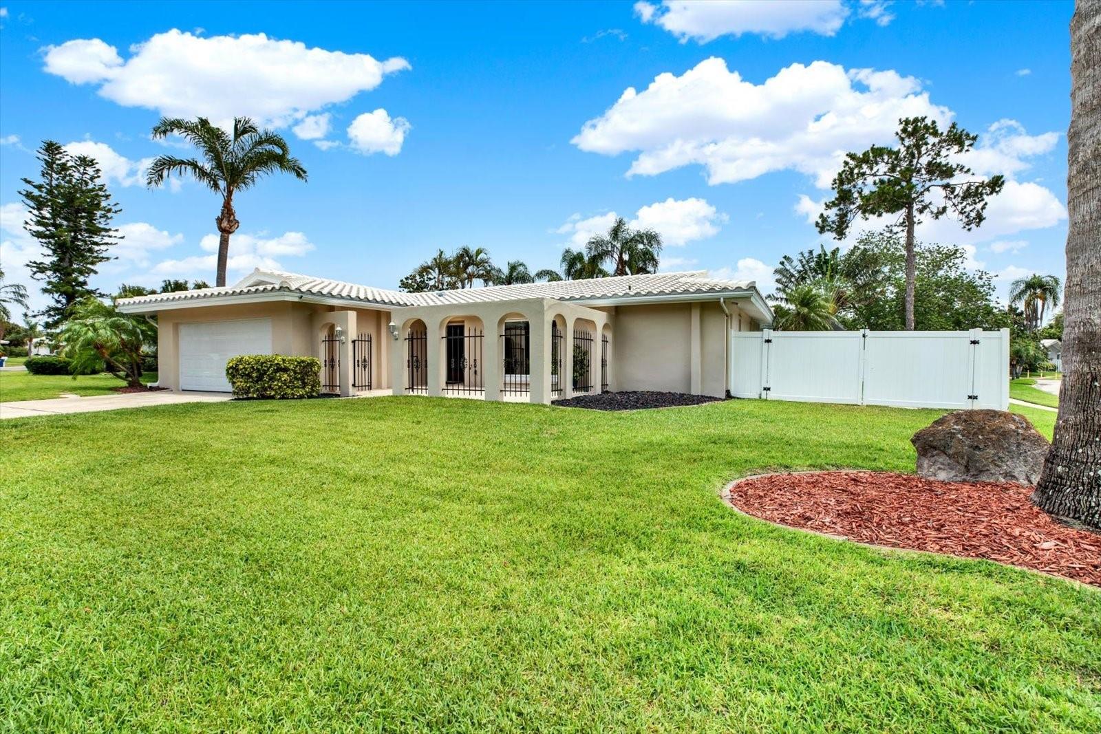 IMPERIAL POINT - Residential