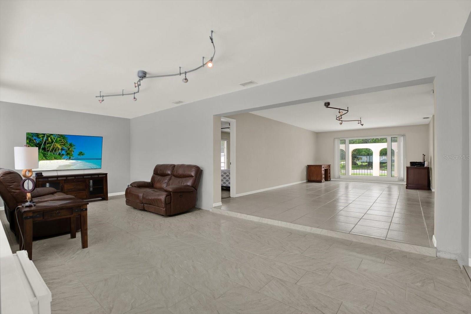 IMPERIAL POINT - Residential