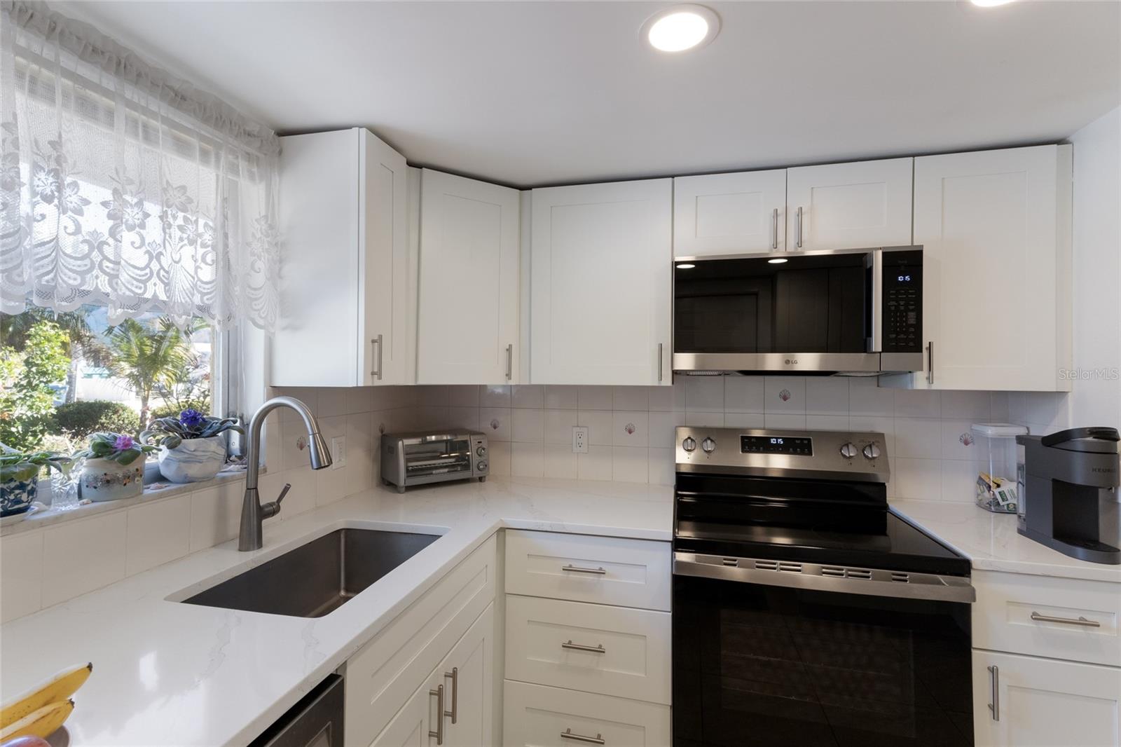HOLMES BEACH 13TH UNIT - Residential