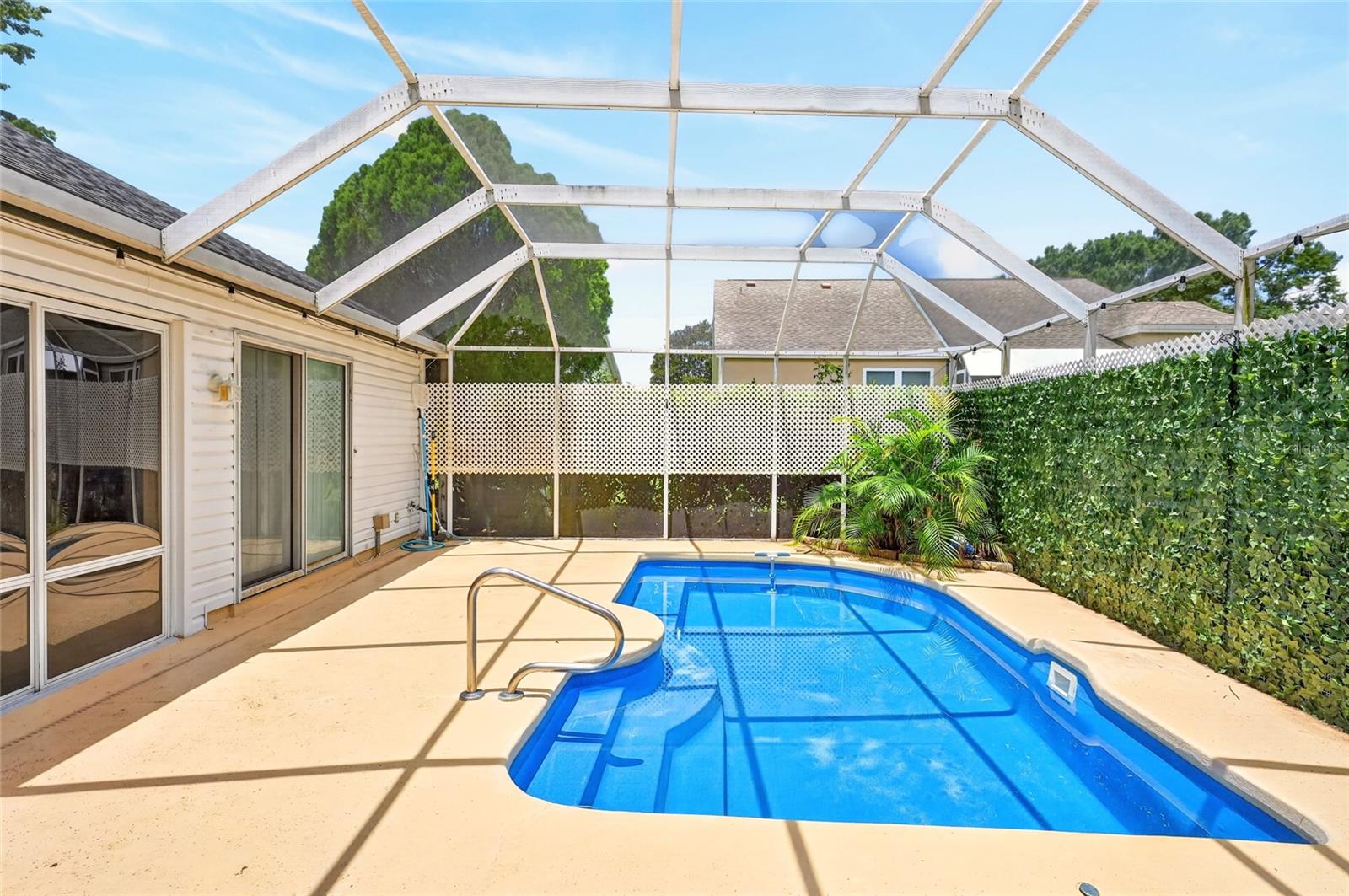 LADY LAKE ORANGE BLOSSOM GARDENS UNIT 18 - Residential