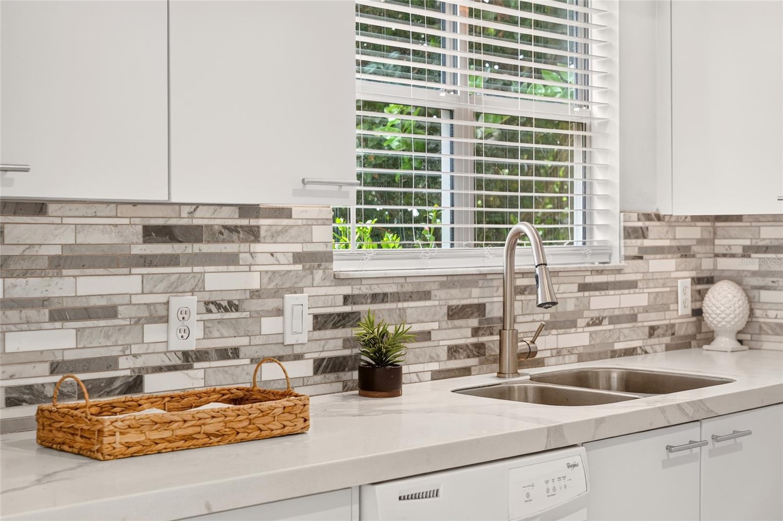 LADY LAKE ORANGE BLOSSOM GARDENS UNIT 18 - Residential