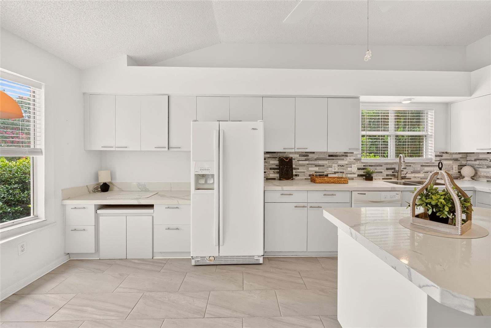 LADY LAKE ORANGE BLOSSOM GARDENS UNIT 18 - Residential