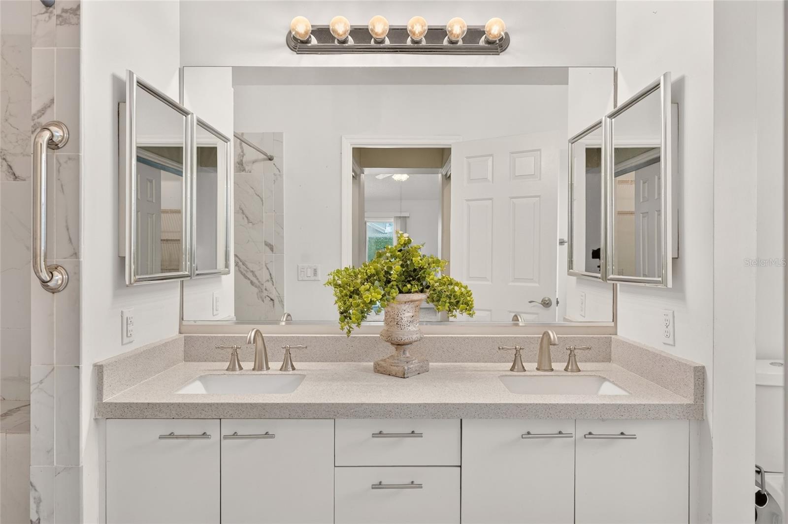 LADY LAKE ORANGE BLOSSOM GARDENS UNIT 18 - Residential