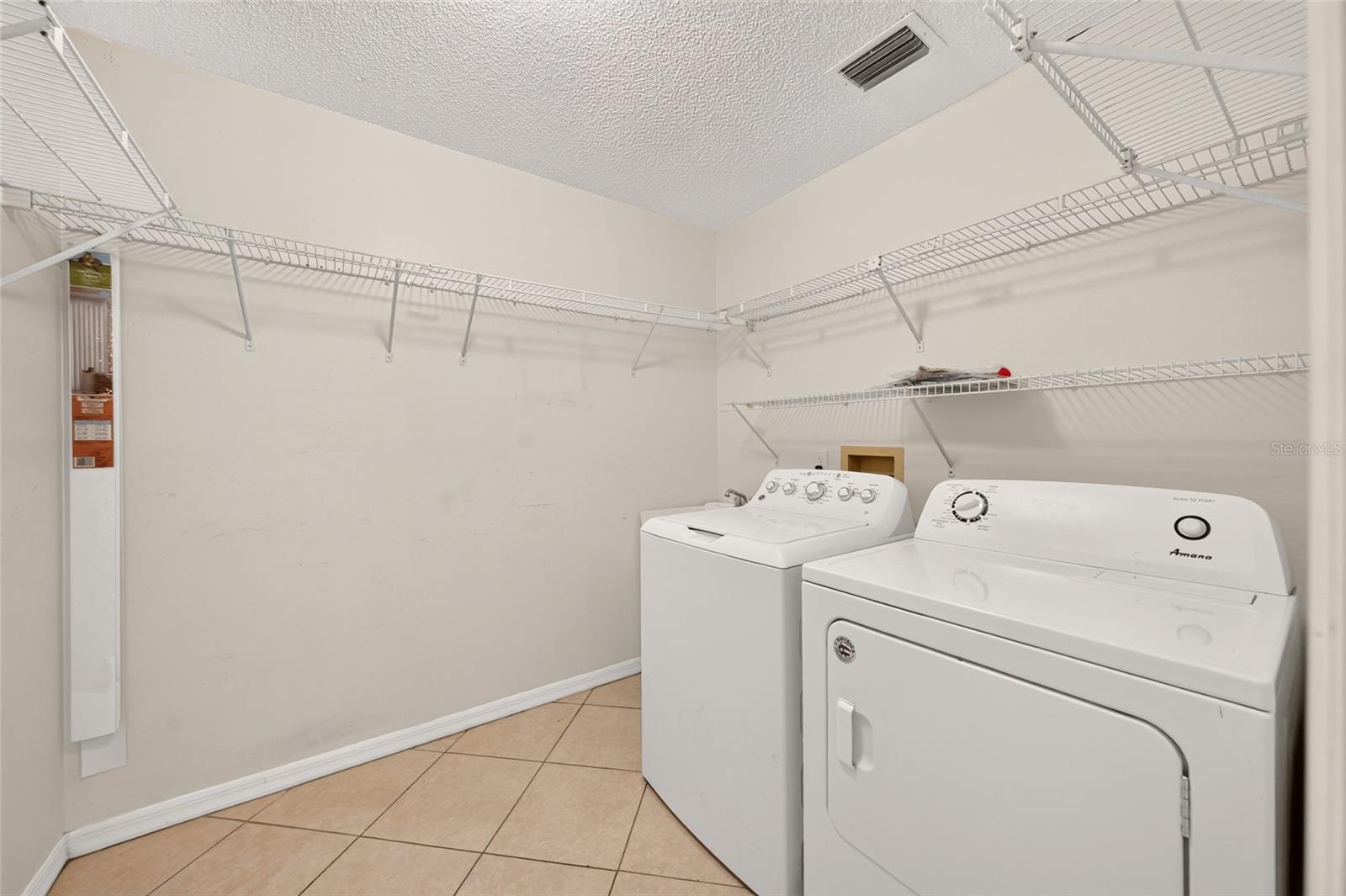 LADY LAKE ORANGE BLOSSOM GARDENS UNIT 18 - Residential