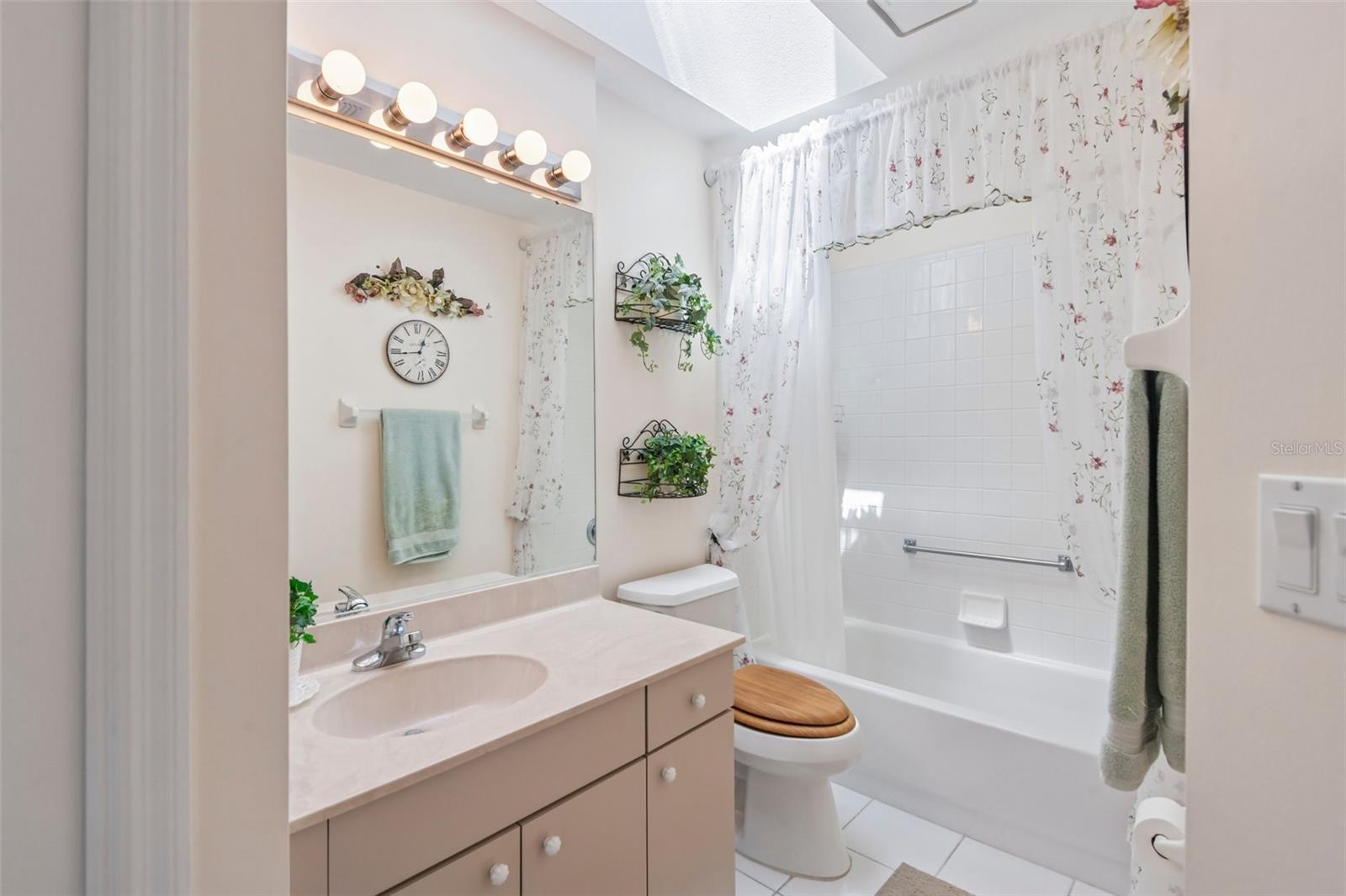 SUN CITY CENTER UNIT 277 PH - Residential