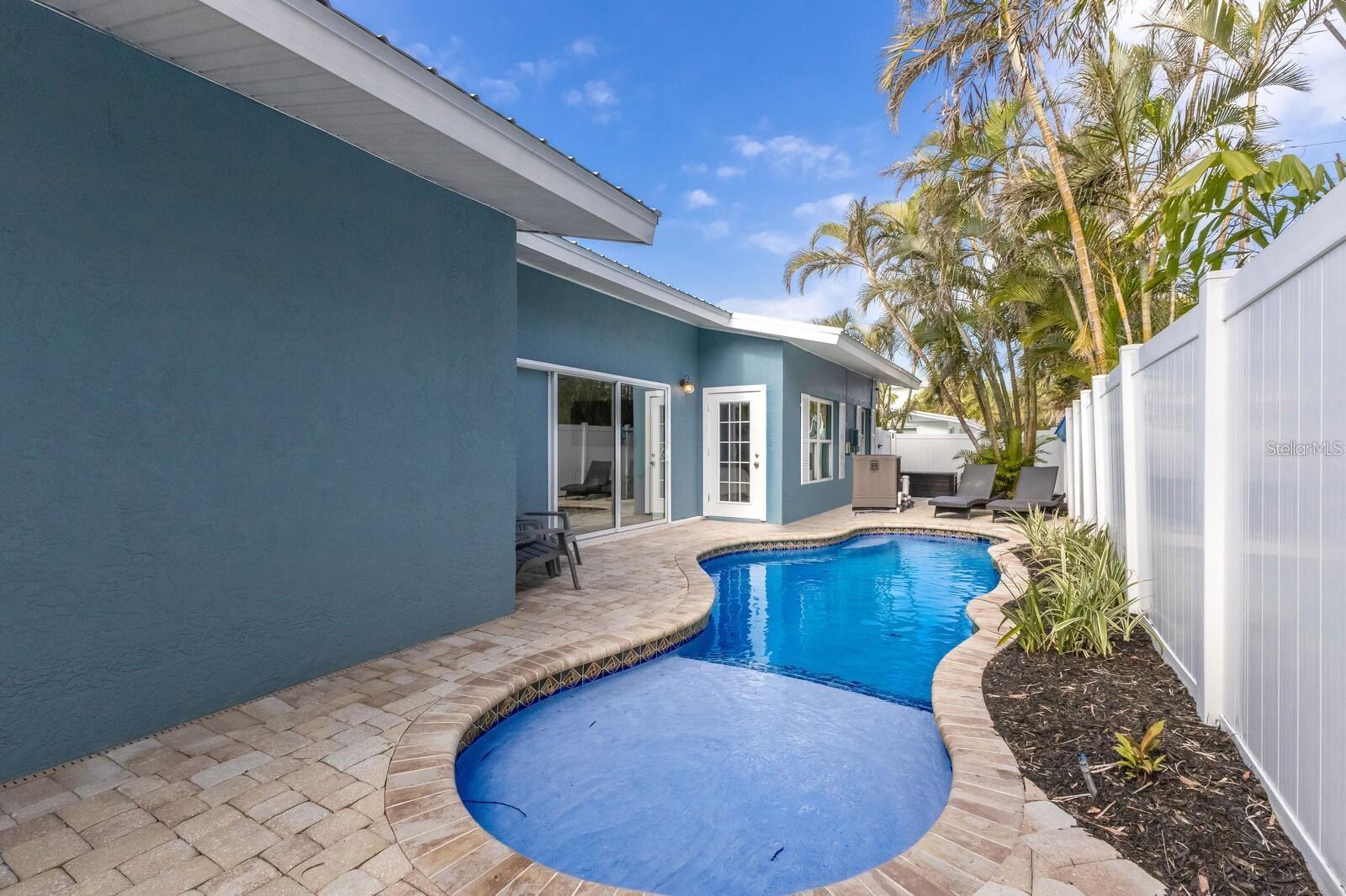 HOLMES BEACH 17TH UNIT - Residential