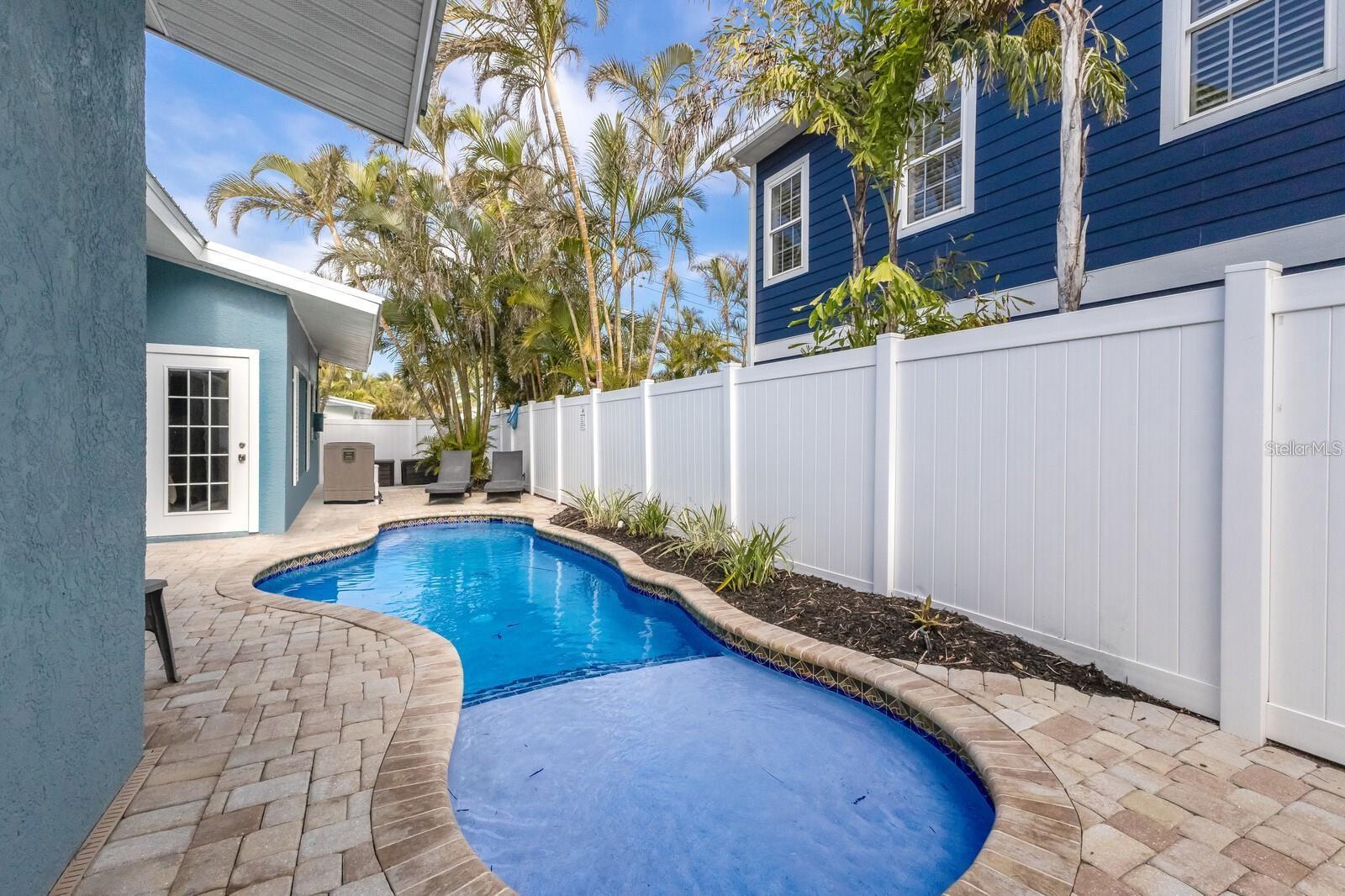 HOLMES BEACH 17TH UNIT - Residential
