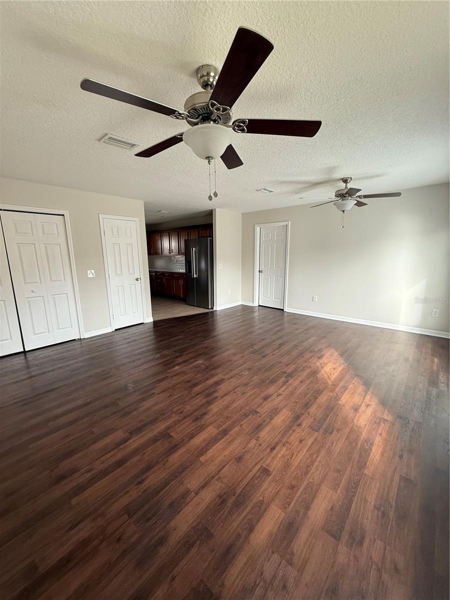 TRIANGLE PARK - Residential