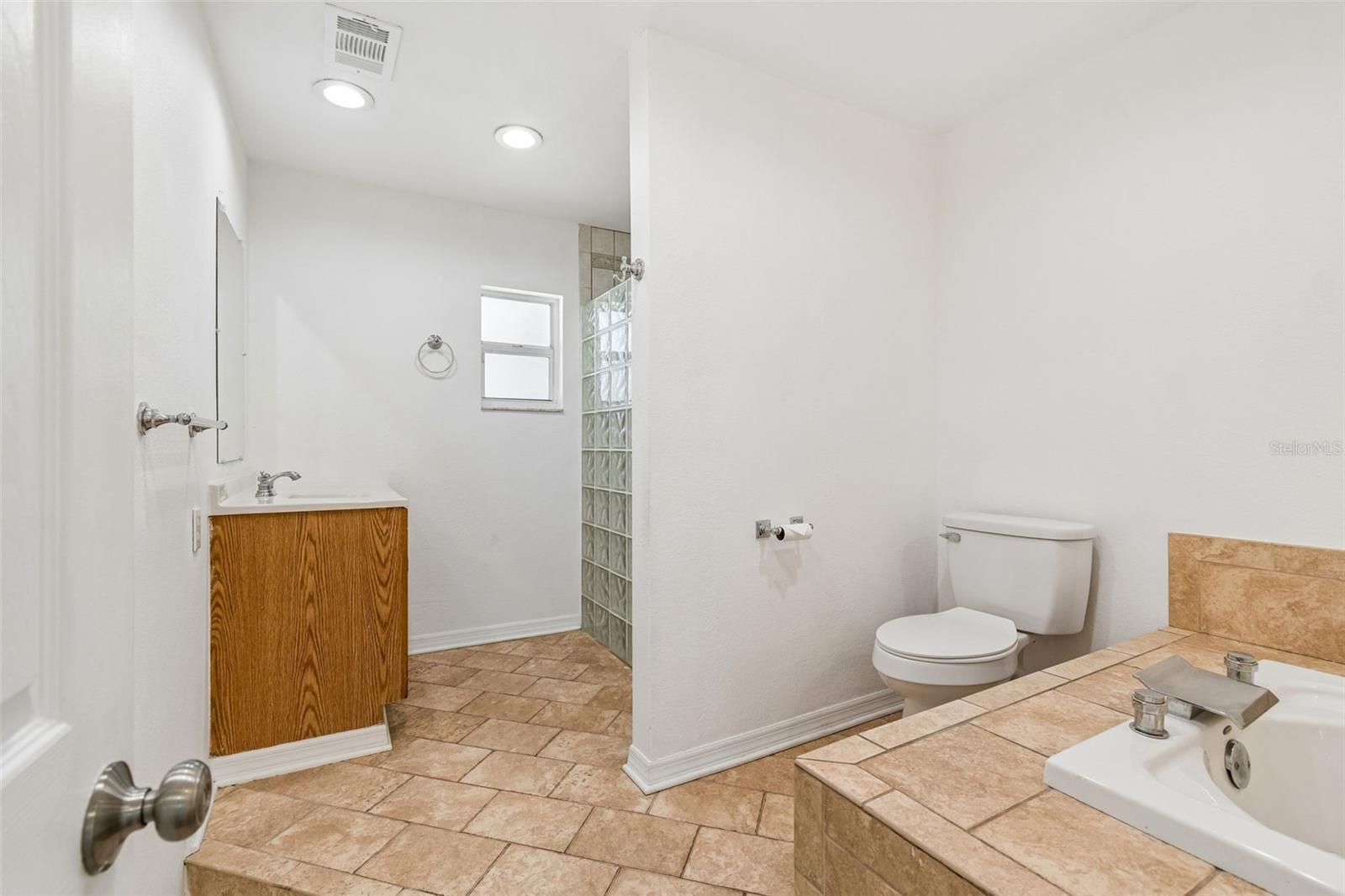 WILSHIRE ESTATES - Residential