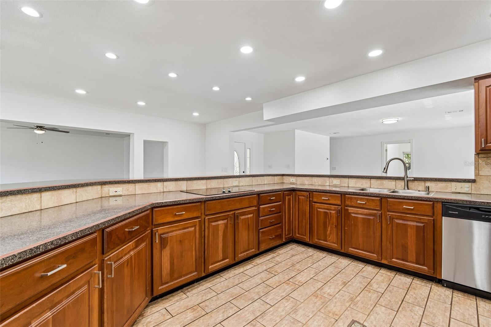 WILSHIRE ESTATES - Residential