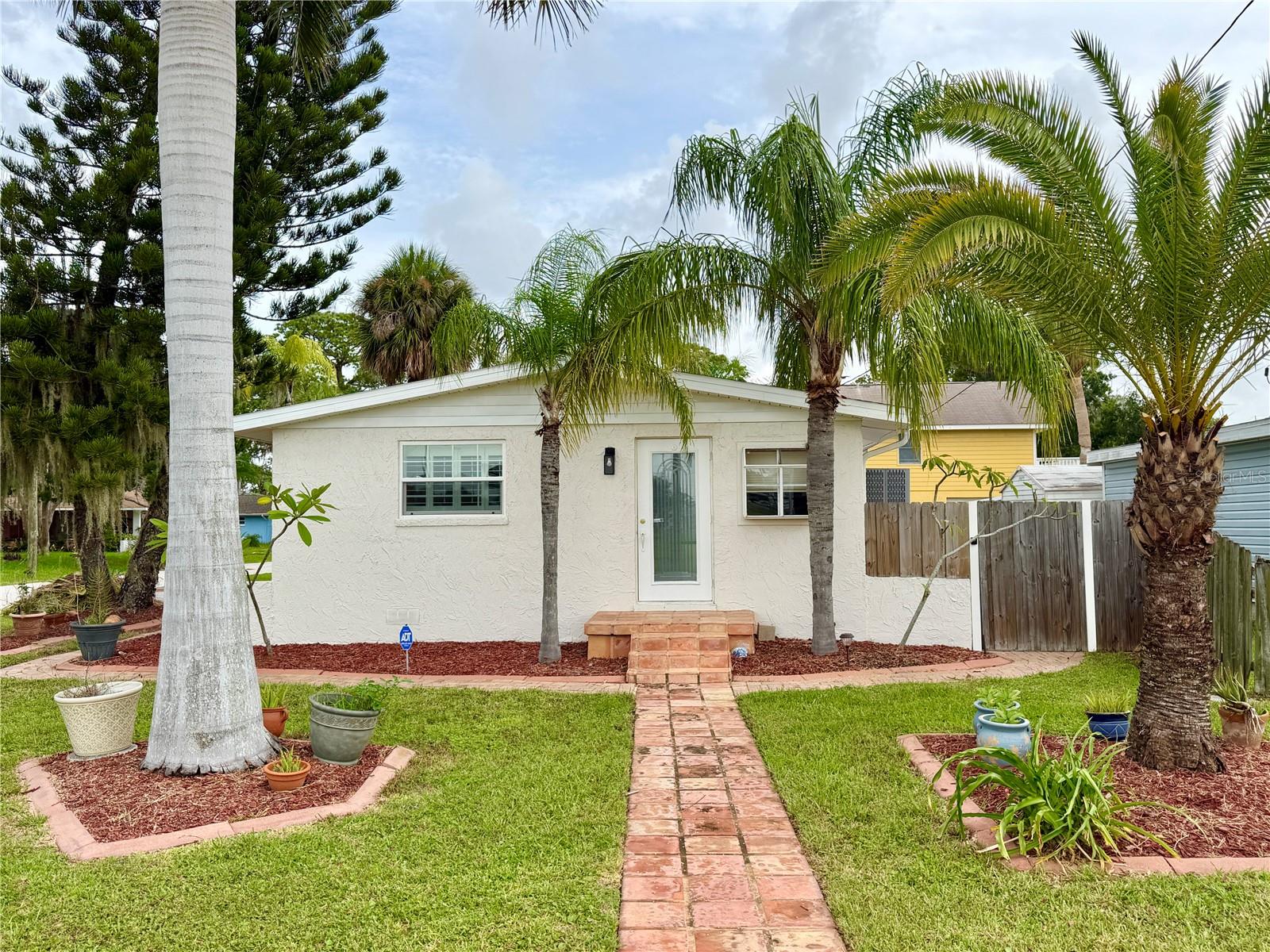 Super cute cottage -completely remodeled. New kitchen with granite counter tops, island and stainless appliances. No carpet. Remodeled Bath with walk in shower. Open floor plan. One room (previously used as sleeping area) does not have closet, Bonus room (also previously used as sleeping area) has large walk in closet and access to enclosed utility room. Washer and Dryer offered AS IS. One car garage, fenced yard.  Nice lot. CLOSE TO EVERYTHING! Across the street from all of the waterfront restaurants/bars, close to public parks, public beaches, public boat ramp, Minutes from the Pithlachascotee "Cotee" River that leads out to the Gulf of Mexico. 
Owner has multiple homes available. If this one is not perfect for you please inquire. Pets on case by case basis. Must be screened and approved.