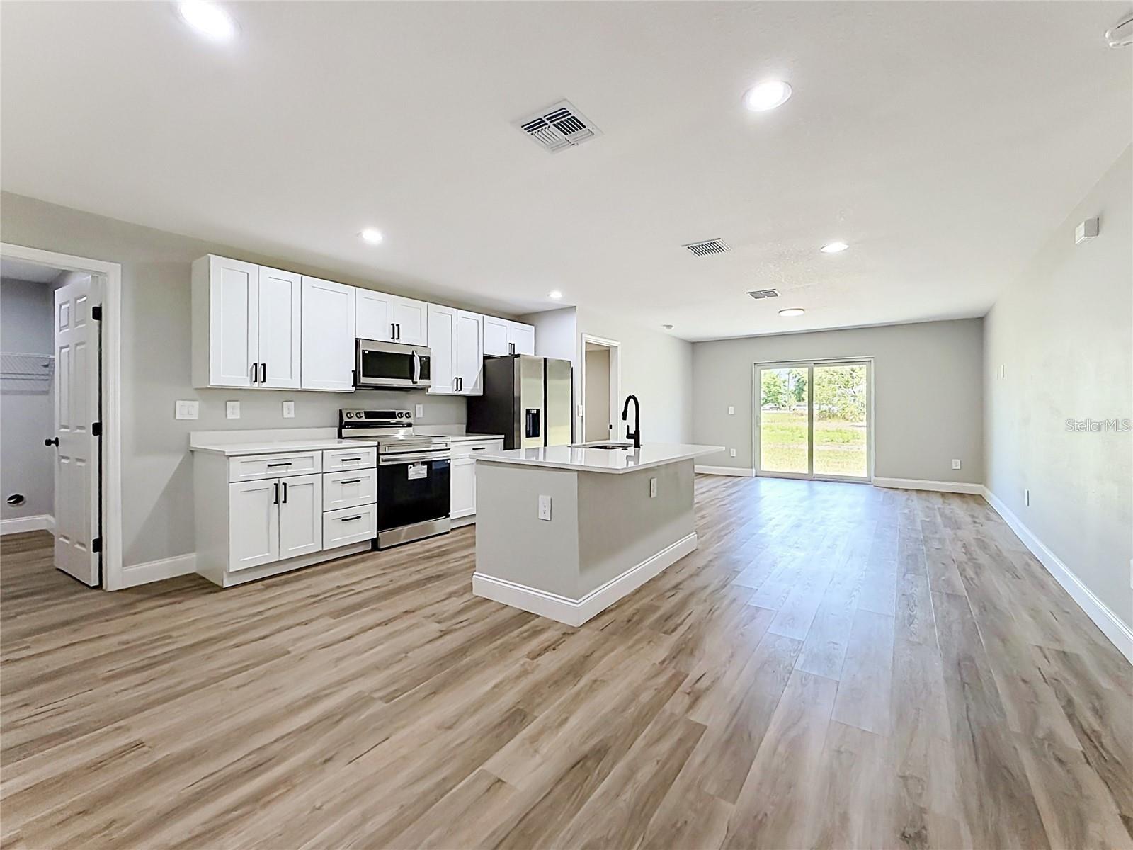 SILVER SPGS SHORES UN 09 - Residential Lease