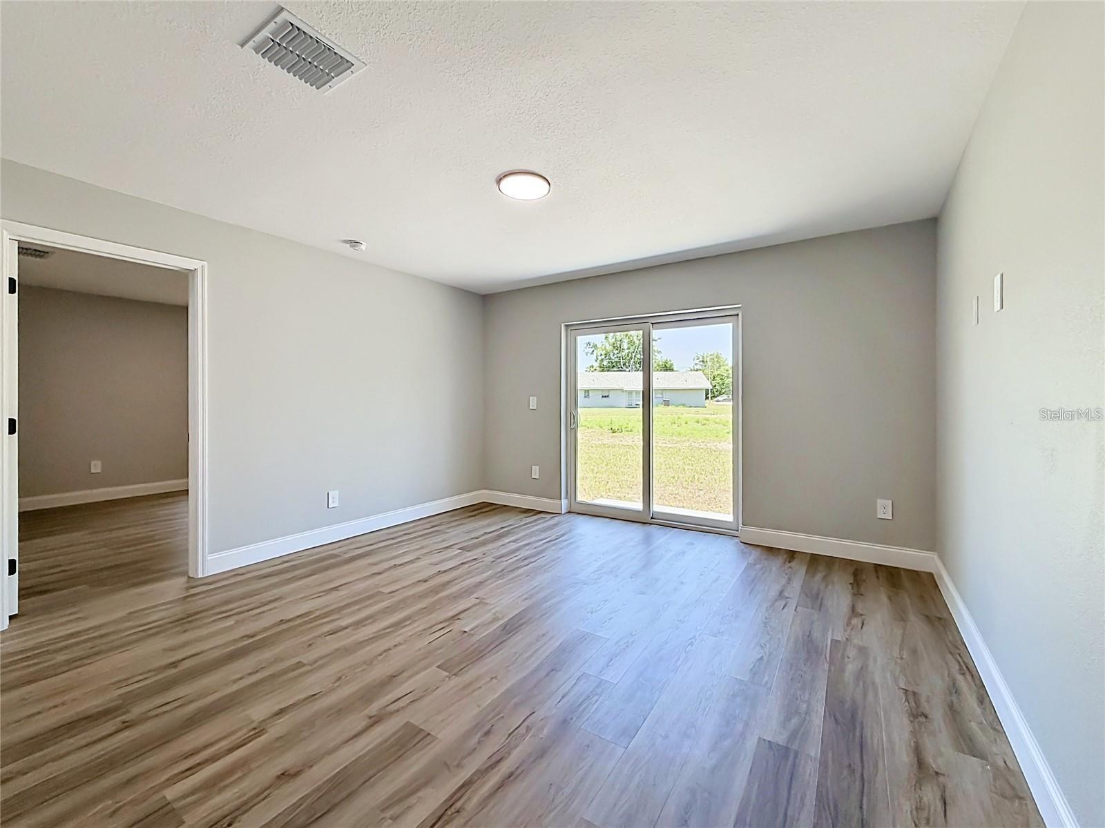 SILVER SPGS SHORES UN 09 - Residential Lease