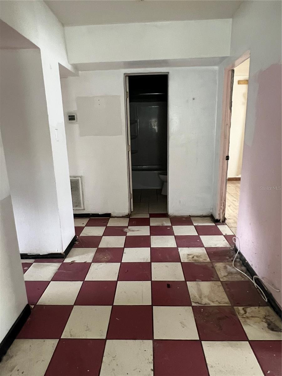 PINE CREST VILLA ADD 6 - Residential