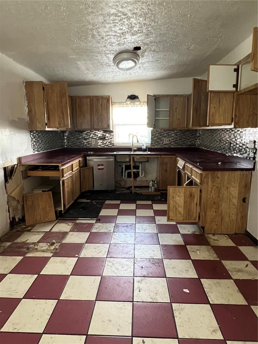 PINE CREST VILLA ADD 6 - Residential
