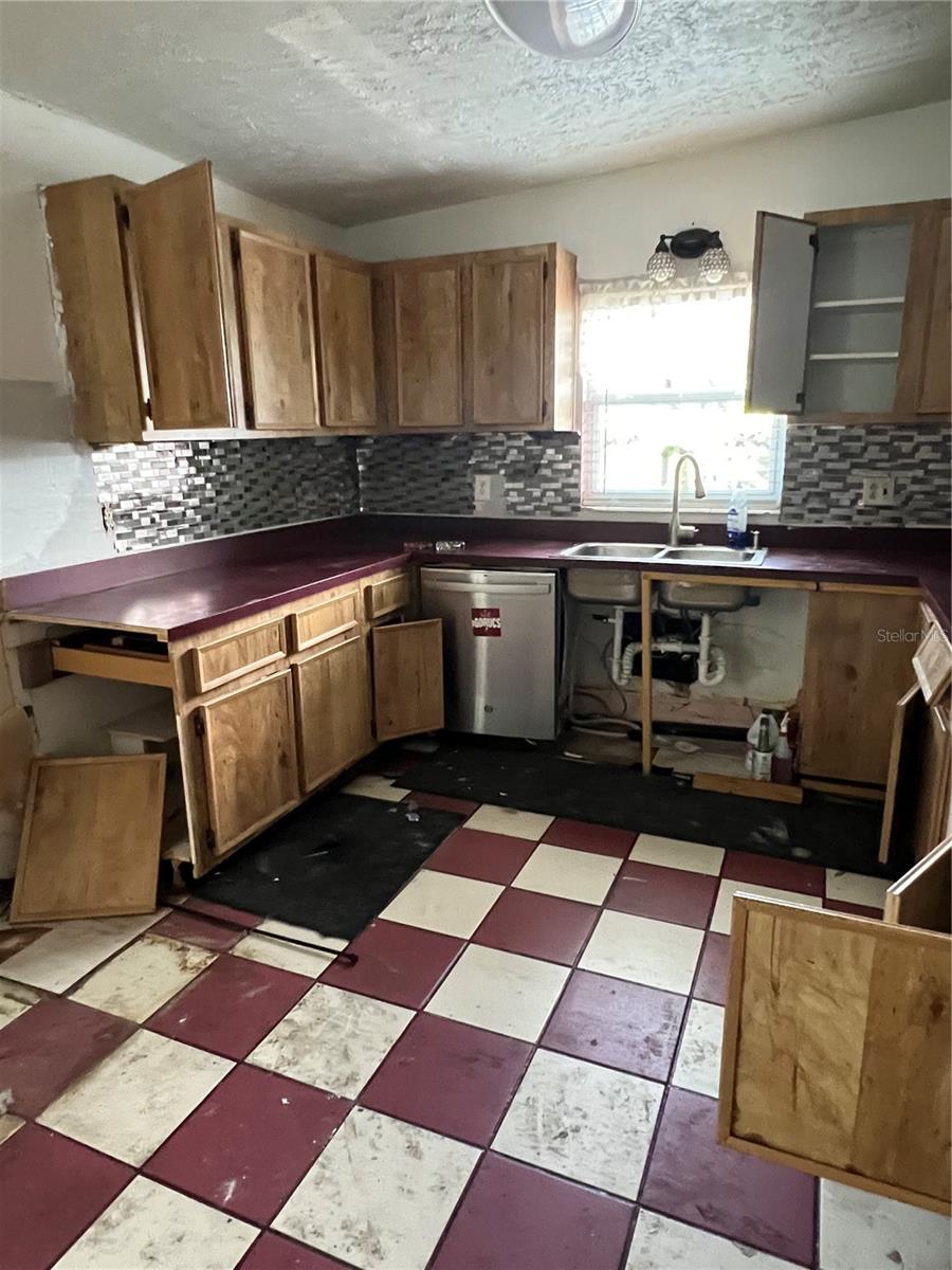 PINE CREST VILLA ADD 6 - Residential