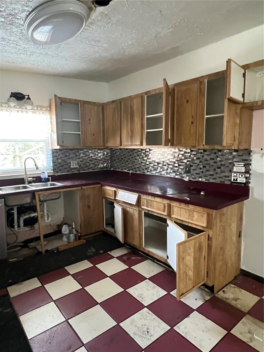 PINE CREST VILLA ADD 6 - Residential
