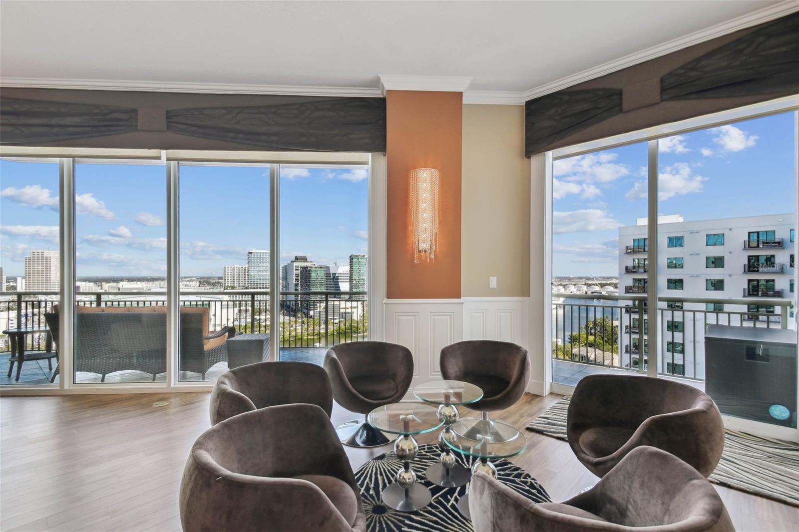 THE PLAZA HARBOUR ISLAND A CON - Residential
