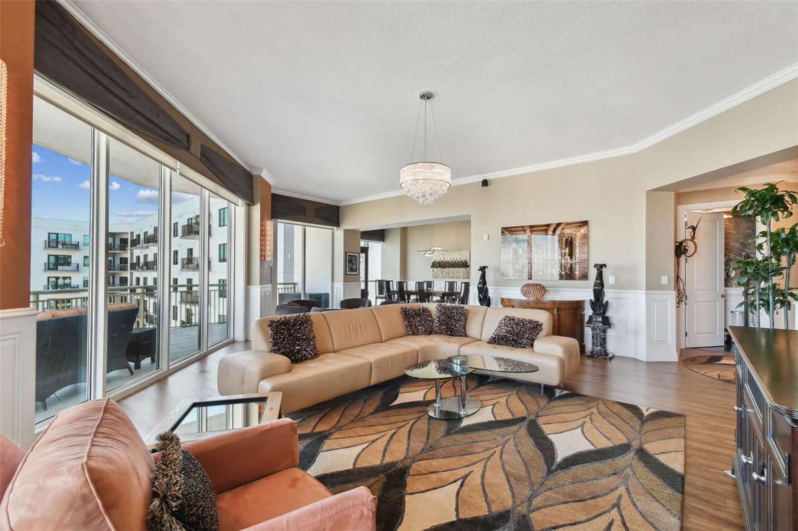 THE PLAZA HARBOUR ISLAND A CON - Residential