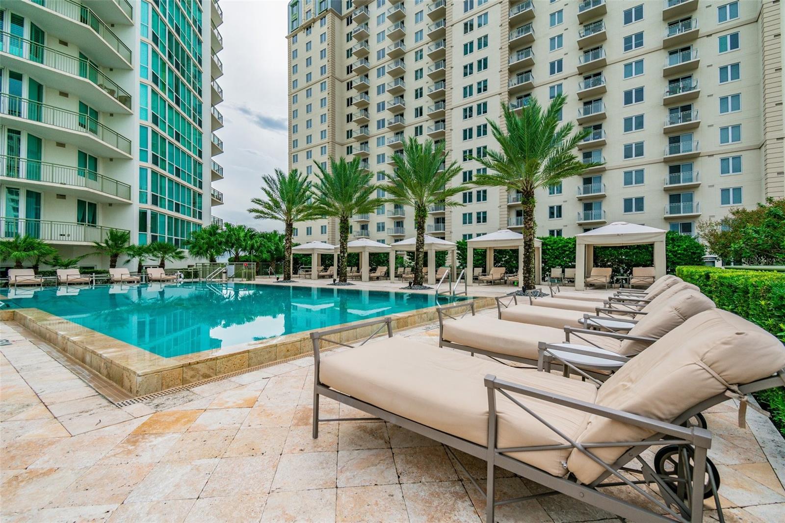 THE PLAZA HARBOUR ISLAND A CON - Residential