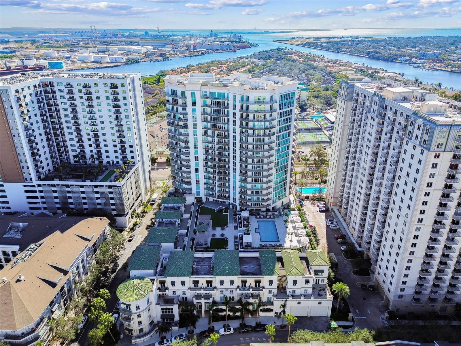 THE PLAZA HARBOUR ISLAND A CON - Residential