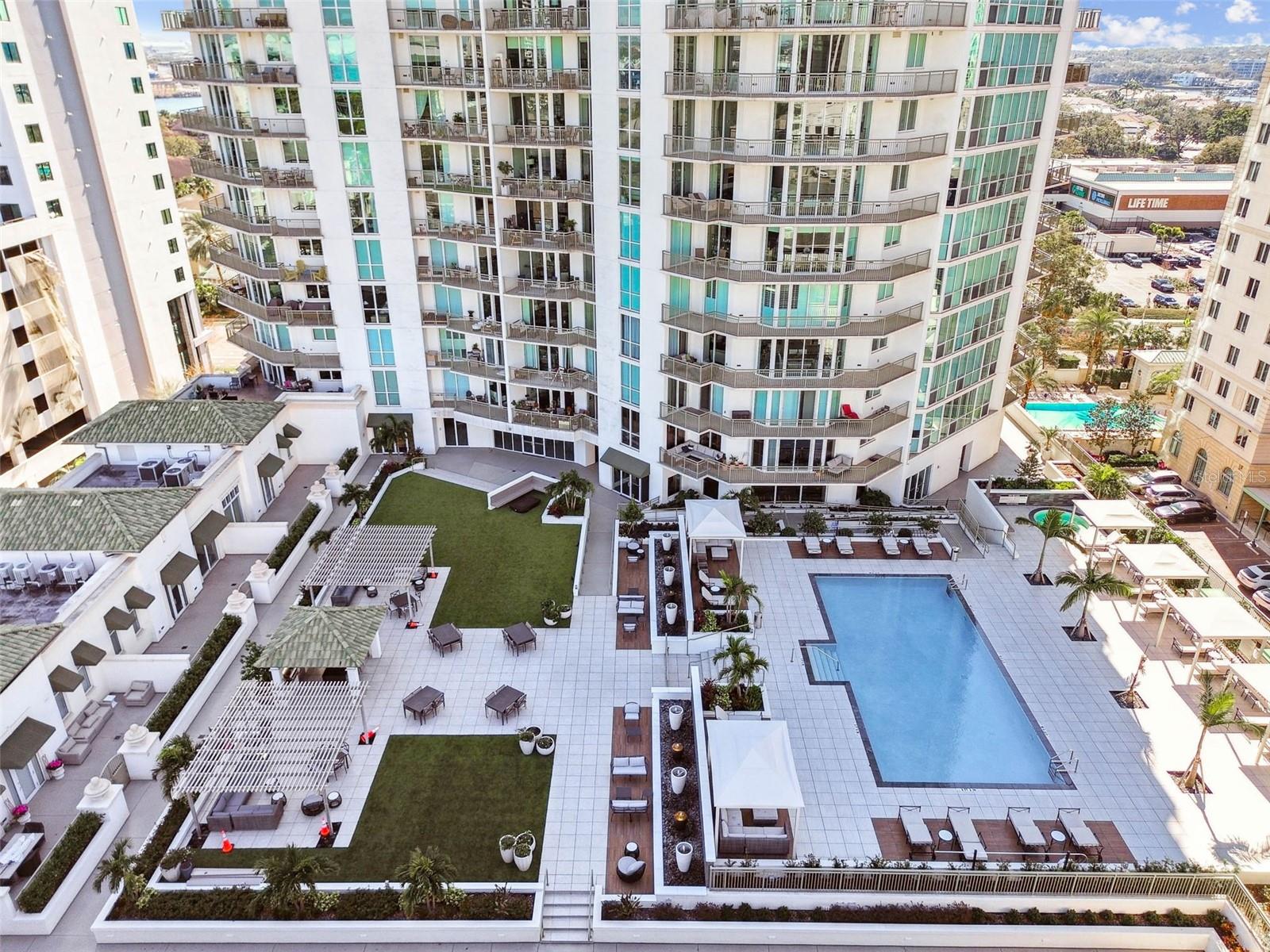 THE PLAZA HARBOUR ISLAND A CON - Residential
