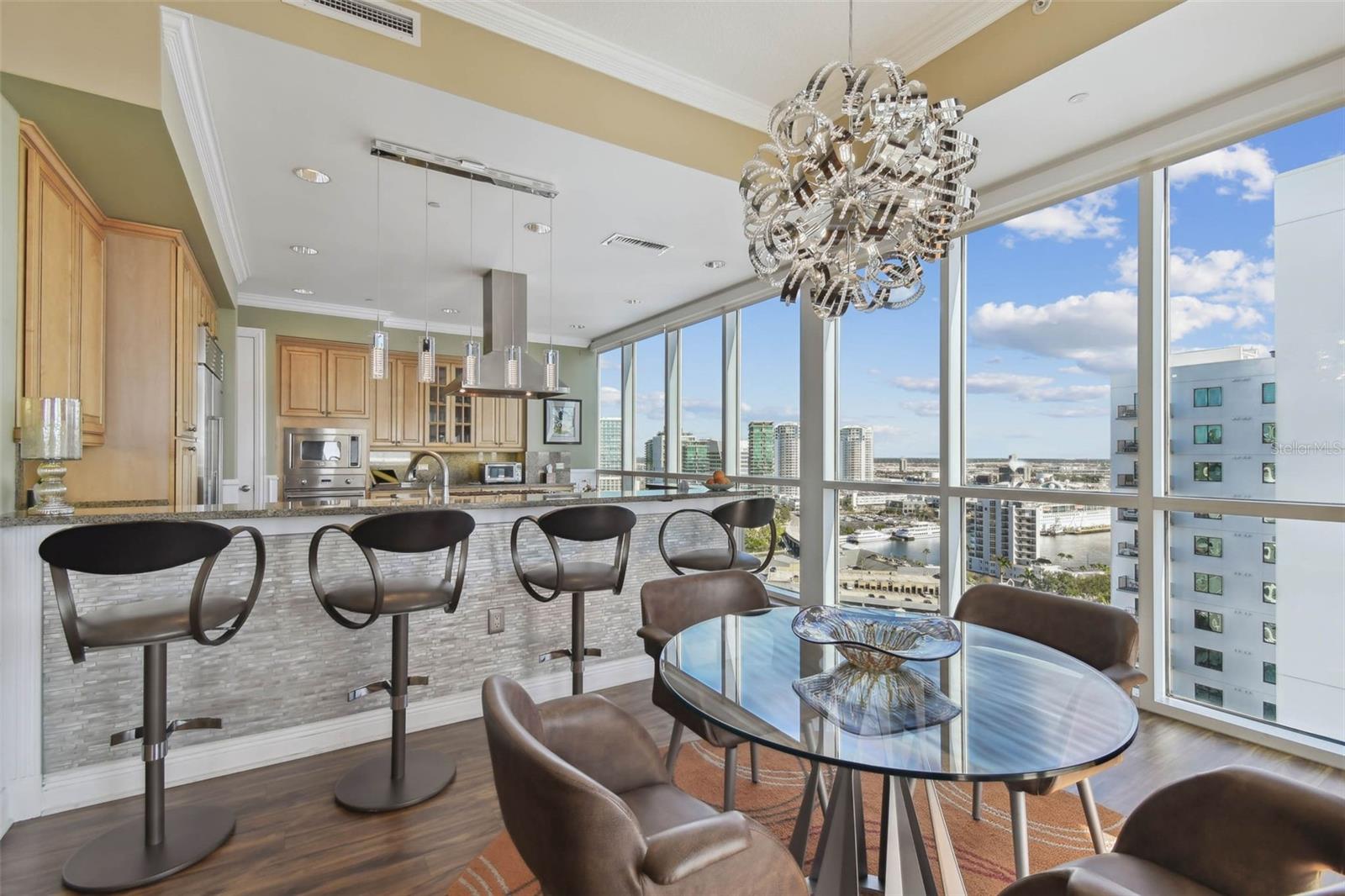 THE PLAZA HARBOUR ISLAND A CON - Residential