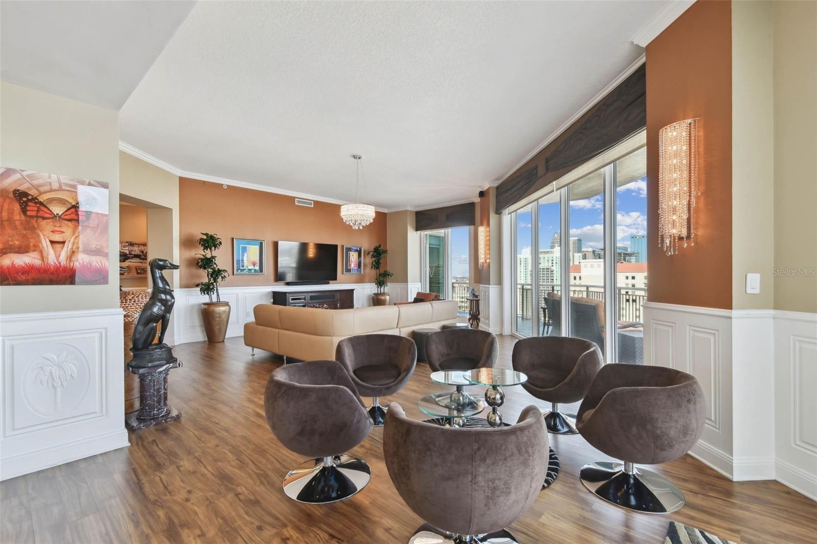 THE PLAZA HARBOUR ISLAND A CON - Residential