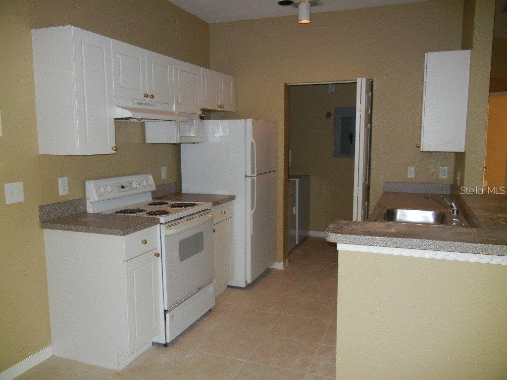 CRESCENT PLACE AT LAKE LOTUS CONDOMINIUM - Residential Lease