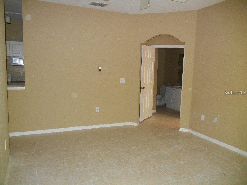 CRESCENT PLACE AT LAKE LOTUS CONDOMINIUM - Residential Lease
