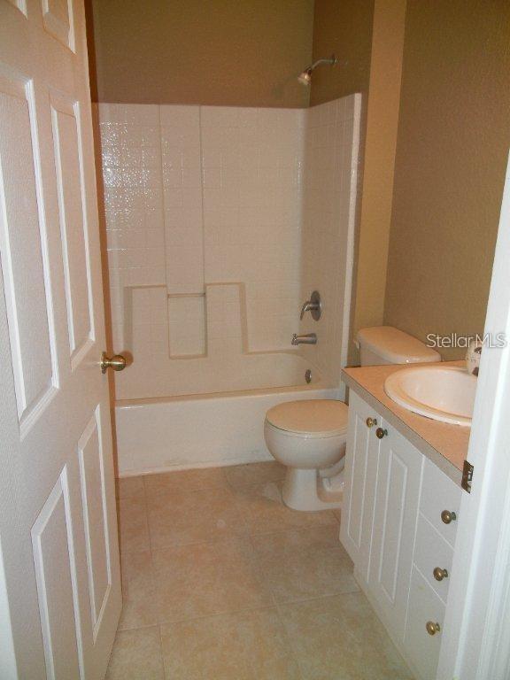 CRESCENT PLACE AT LAKE LOTUS CONDOMINIUM - Residential Lease