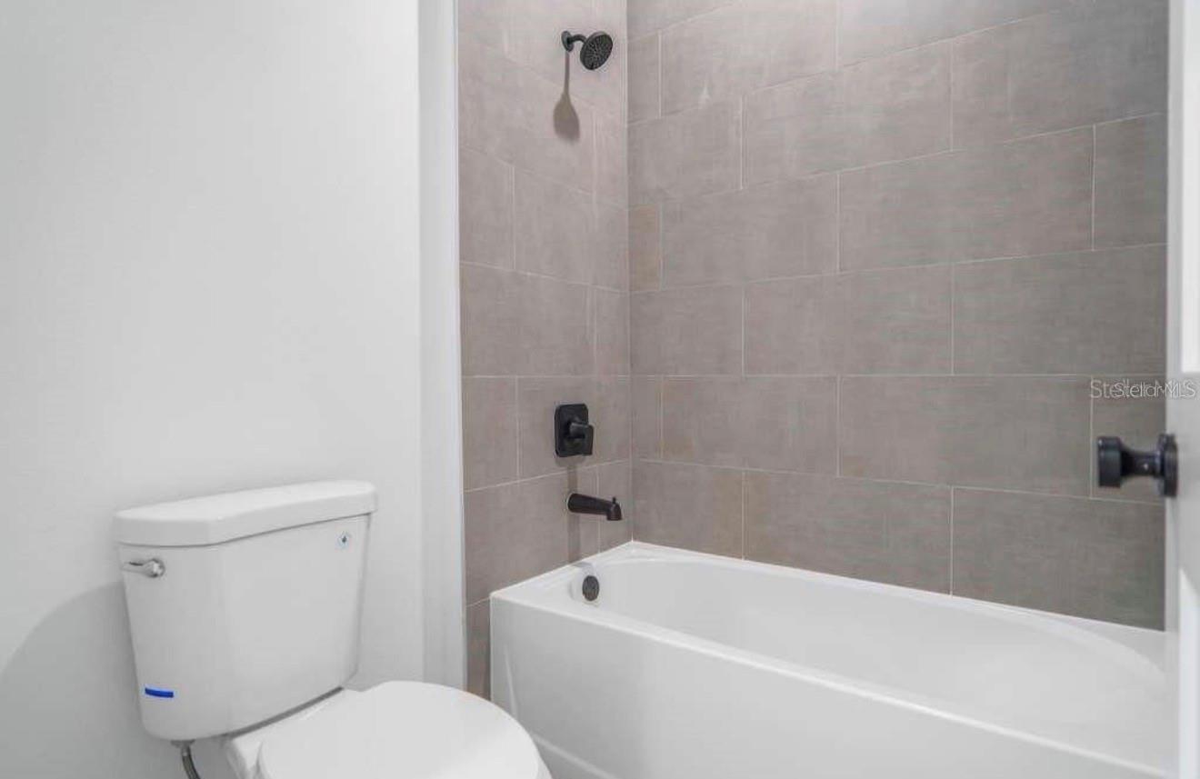 MARION OAKS UN 05 - Residential Lease