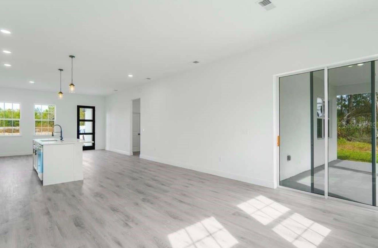 MARION OAKS UN 05 - Residential Lease