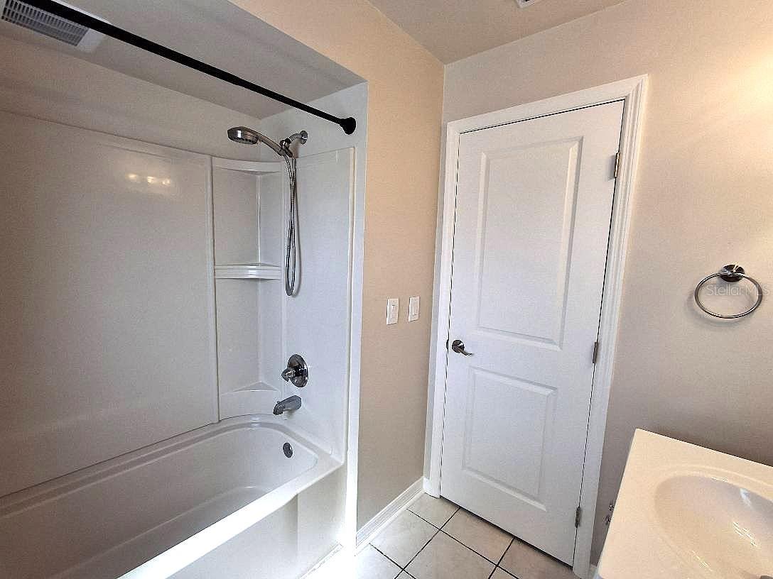 SOMERSET LAKES UNIT ONE - Residential Lease