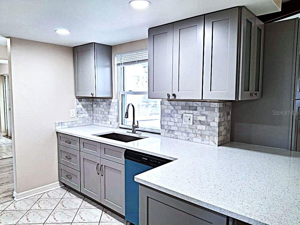 SOMERSET LAKES UNIT ONE - Residential Lease