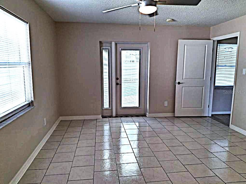 SOMERSET LAKES UNIT ONE - Residential Lease