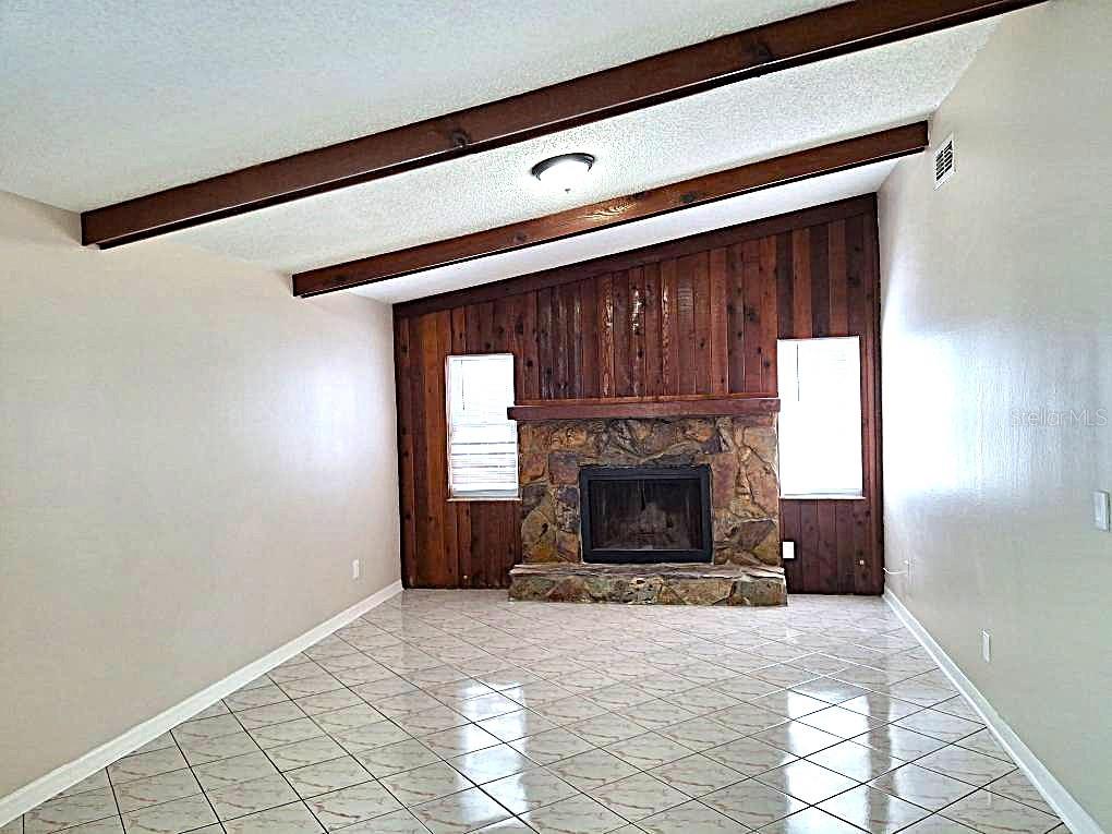 SOMERSET LAKES UNIT ONE - Residential Lease