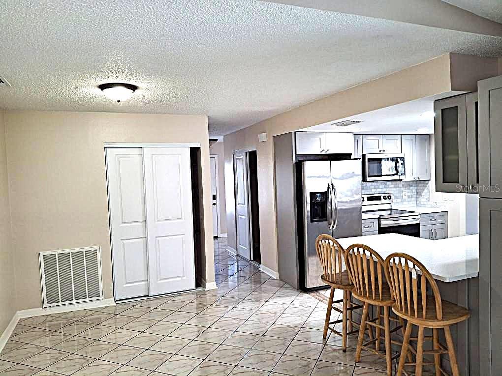SOMERSET LAKES UNIT ONE - Residential Lease