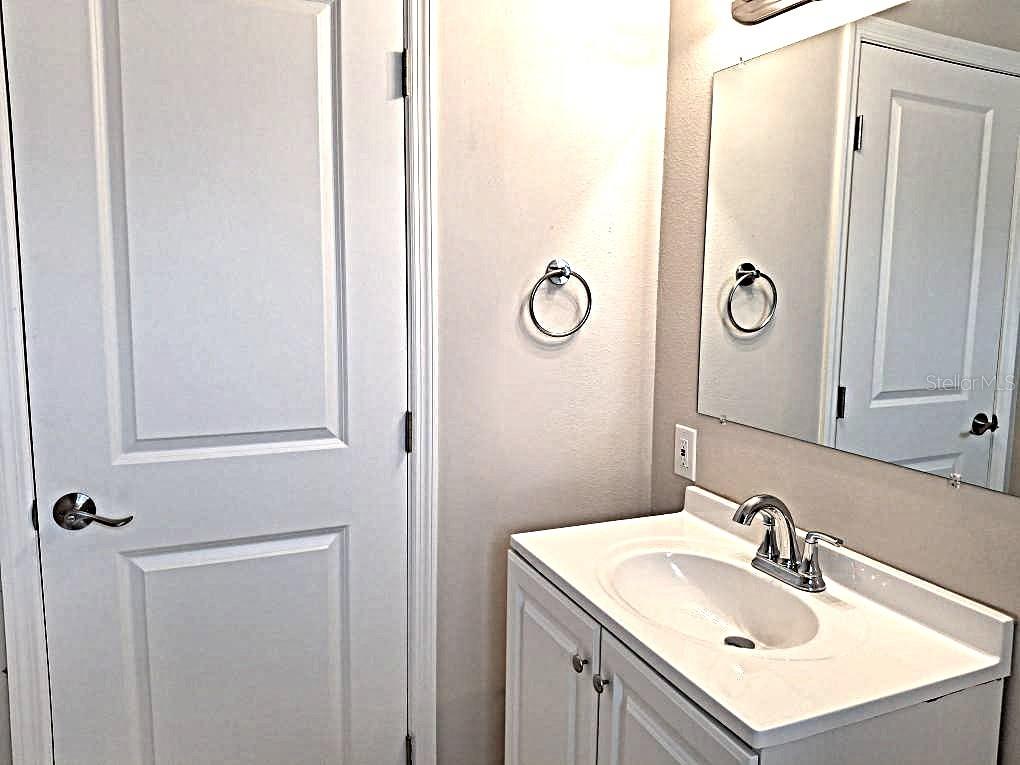 SOMERSET LAKES UNIT ONE - Residential Lease