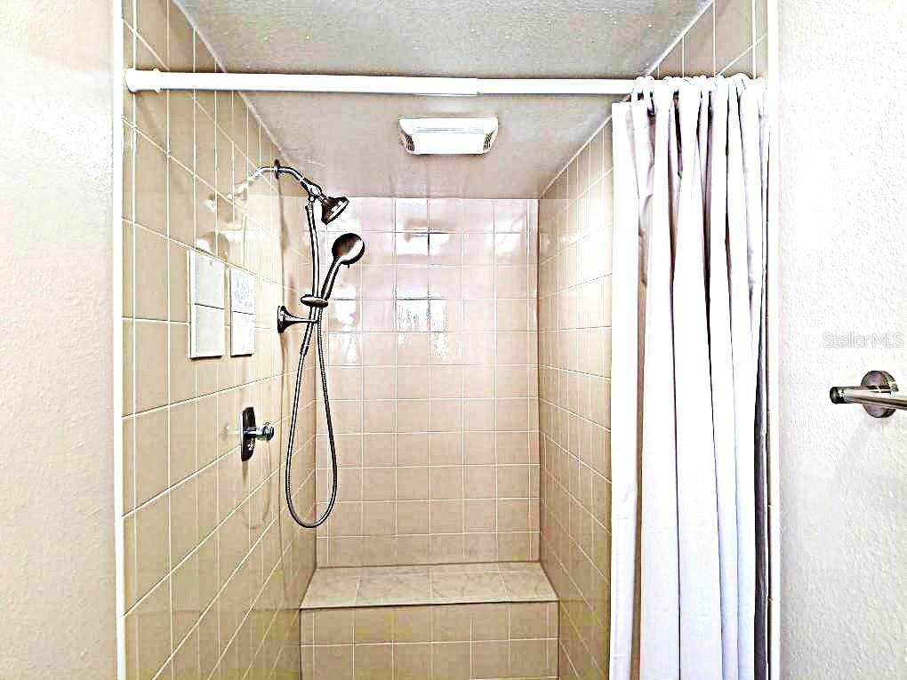 SOMERSET LAKES UNIT ONE - Residential Lease