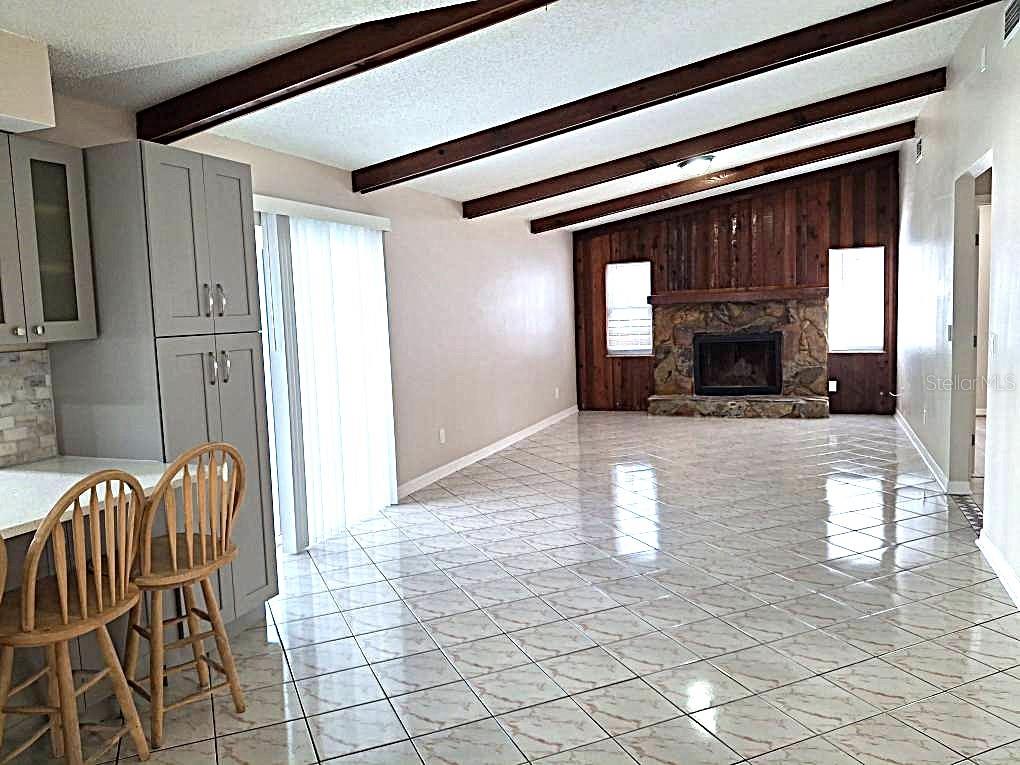 SOMERSET LAKES UNIT ONE - Residential Lease