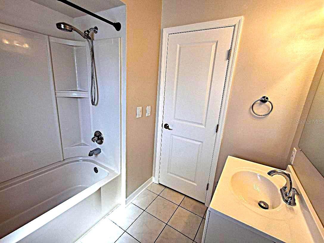 SOMERSET LAKES UNIT ONE - Residential Lease