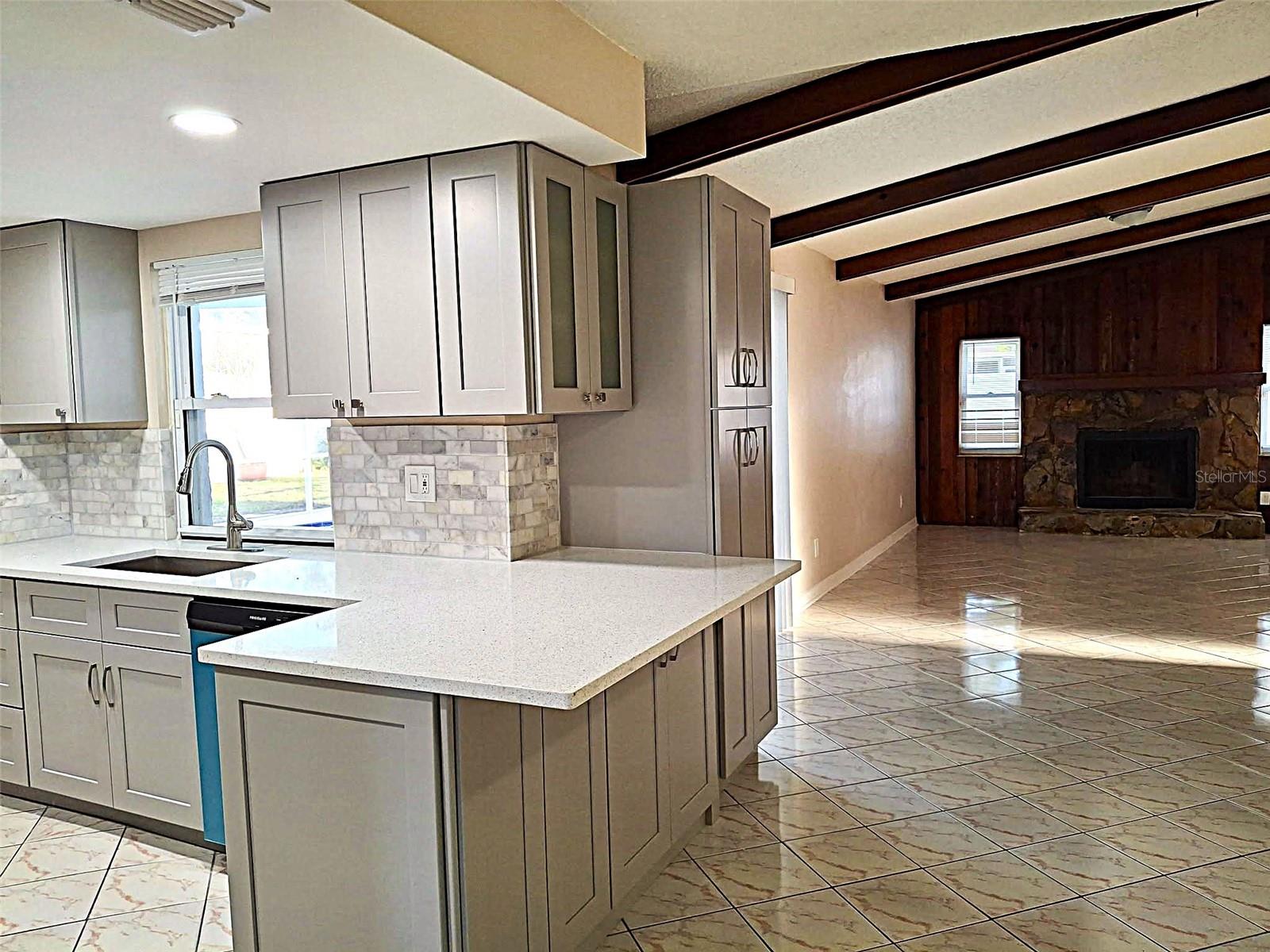 SOMERSET LAKES UNIT ONE - Residential Lease